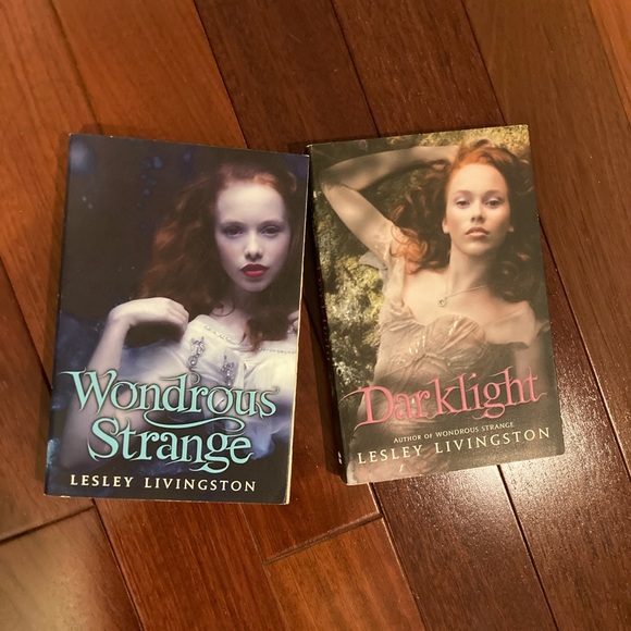 TEEN FICTION/YOUNG ADULT BOOKS - Picture 9 of 9